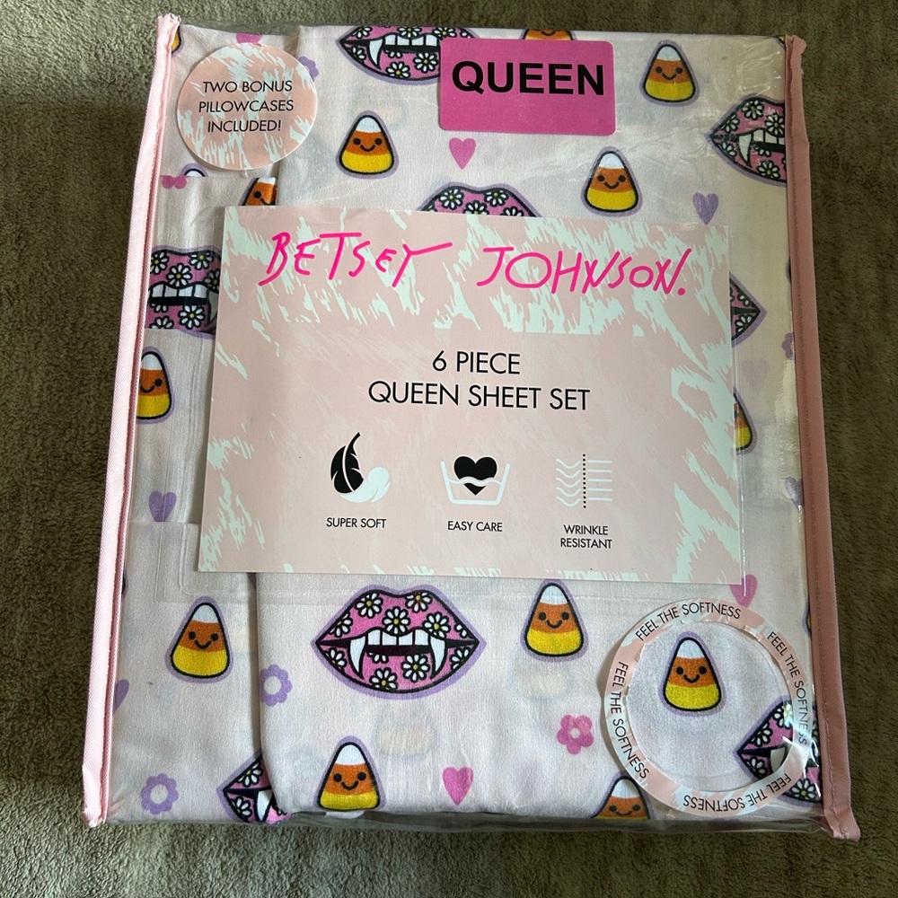 NWT Betsey Johnson 6-Pc Queen Sheet Set – Candy Corn & Floral Vampire Lips